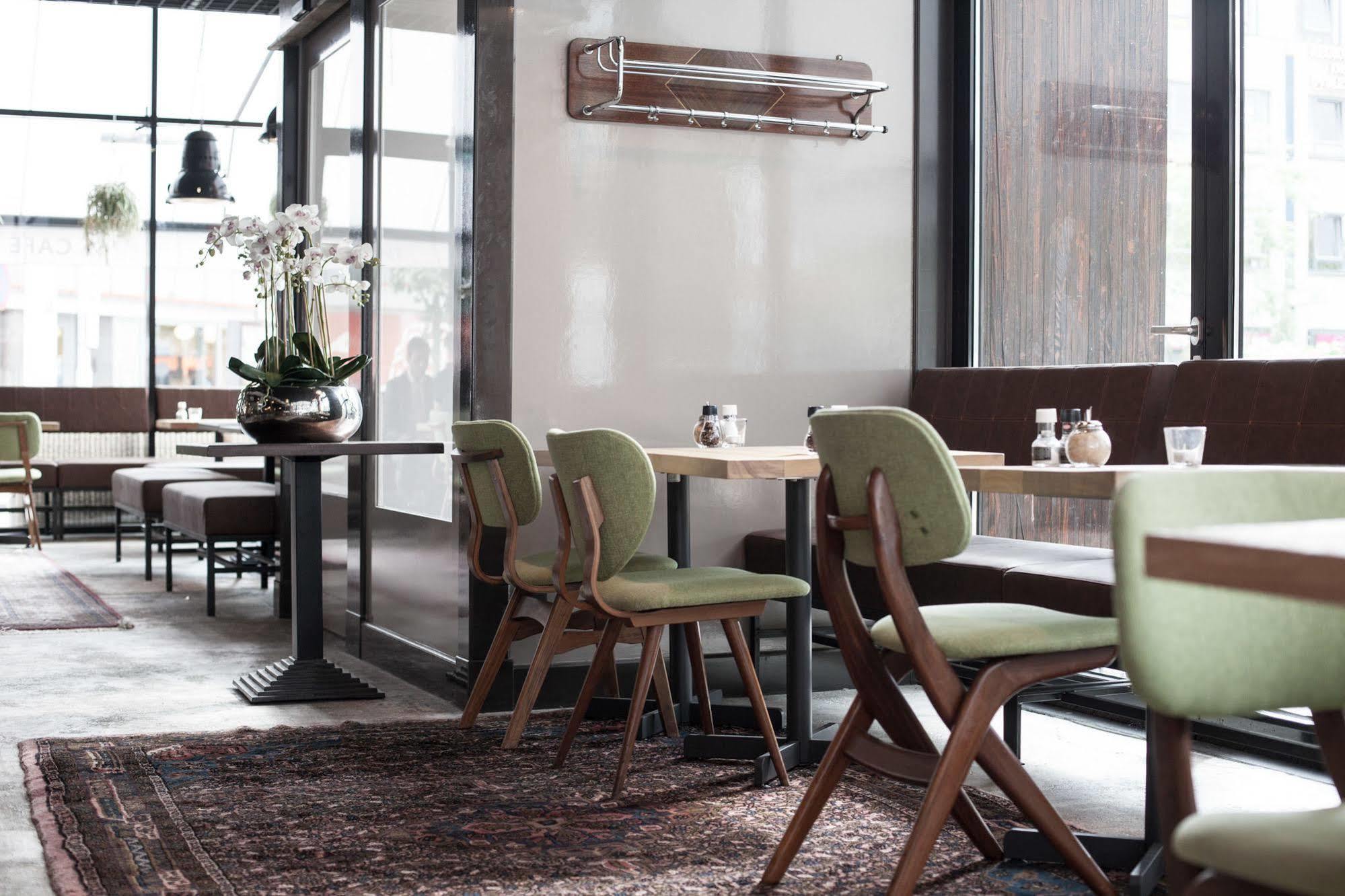 Hotel Finn Almere Bagian luar foto